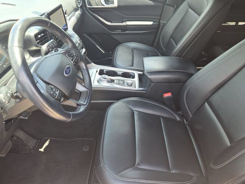 Used 2020 Ford Explorer XLT w/ Equipment Group 202A AWD/4WD image 15