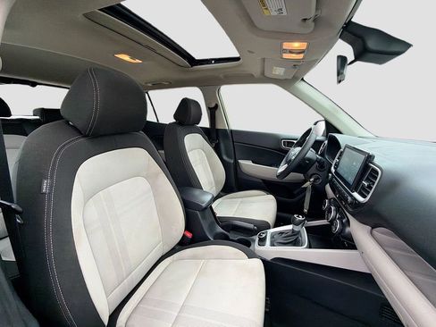 Used 2023 Hyundai Venue SEL image 26