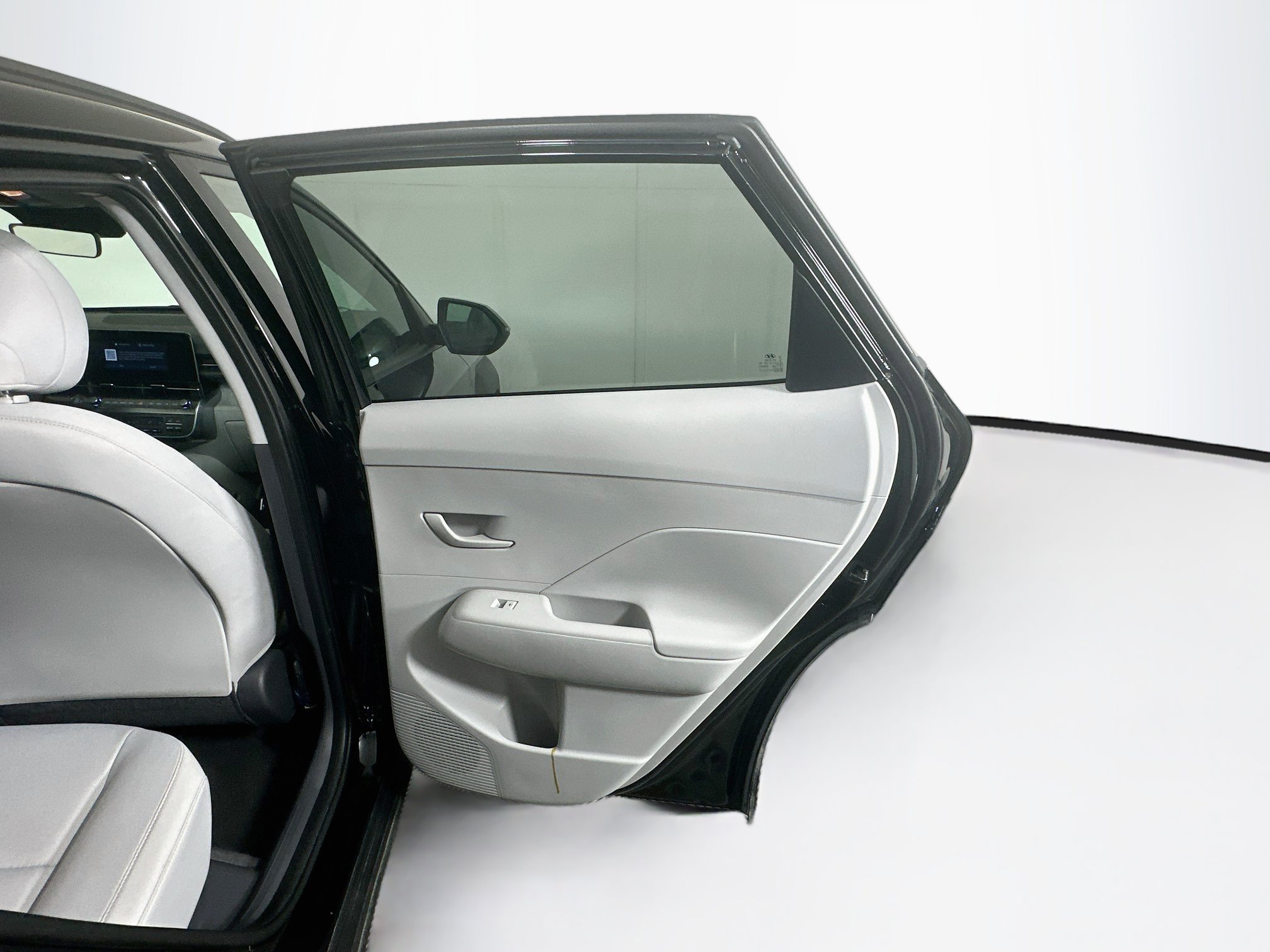 Used 2025 Hyundai Kona SEL FWD image 28