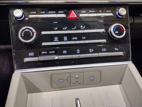 Used 2025 Hyundai Santa Fe SE image 32