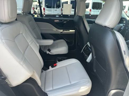 New 2026 Lincoln Aviator AWD w/ Jet Appearance Package image 17