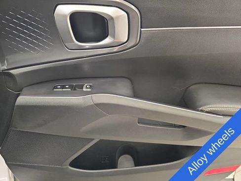 Used 2024 Kia Sorento S FWD image 11
