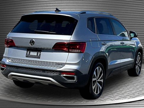 Used 2023 Volkswagen Taos SE w/ Panoramic Sunroof Package AWD/4WD image 6