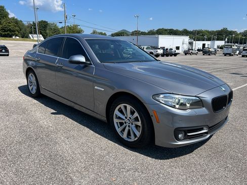 Used 2016 BMW 528i Sedan w/ Premium Package RWD image 3