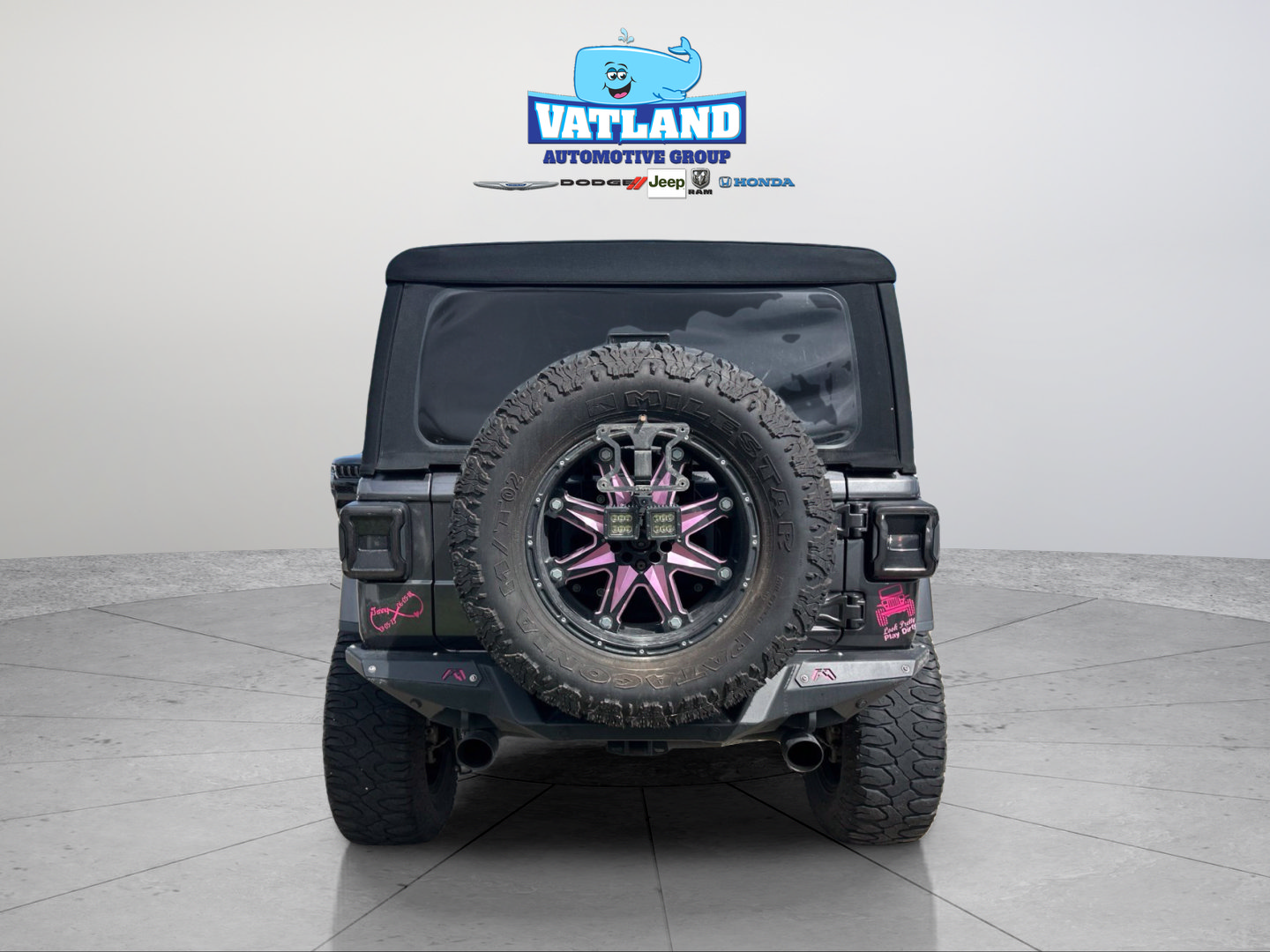 Used 2018 Jeep Wrangler Unlimited Sahara AWD/4WD image 4