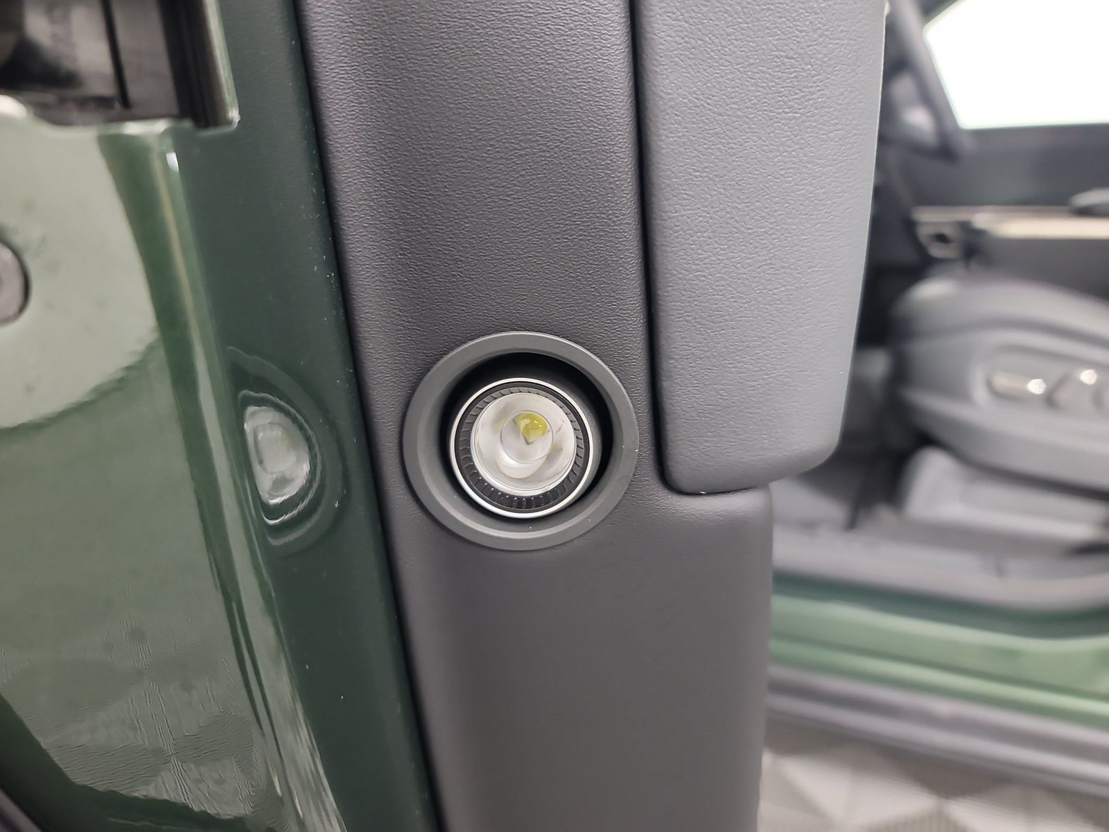 Used 2023 Rivian R1S Adventure Dual AWD/4WD image 32