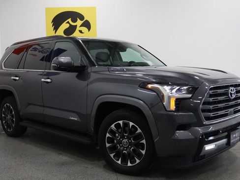 Used 2023 Toyota Sequoia Limited image 2