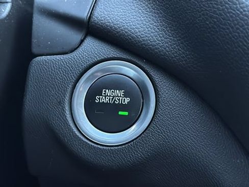 Used 2024 Chevrolet Equinox LT FWD image 28