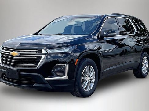 Used 2023 Chevrolet Traverse LT FWD image 2