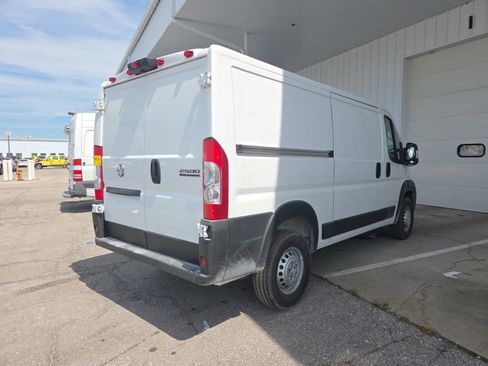 Used 2025 RAM ProMaster 2500 FWD image 3