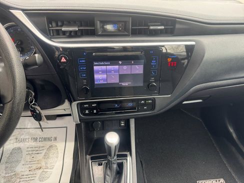 Used 2018 Toyota Corolla LE FWD image 8