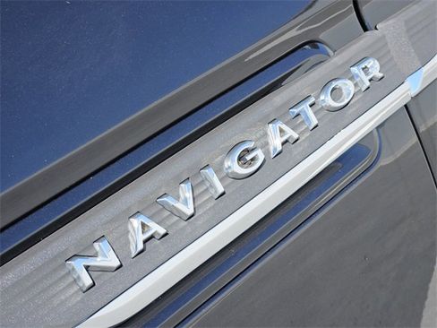 Used 2024 Lincoln Navigator L 4WD image 12