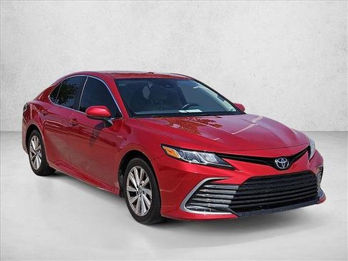 Used 2023 Toyota Camry LE image 3