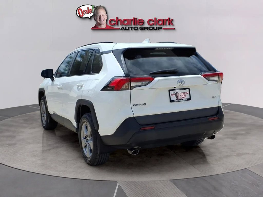 Used 2022 Toyota RAV4 XLE w/ Convenience Package FWD image 3