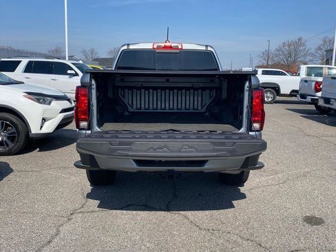 Used 2024 Chevrolet Colorado LT w/ LT Convenience Package image 5
