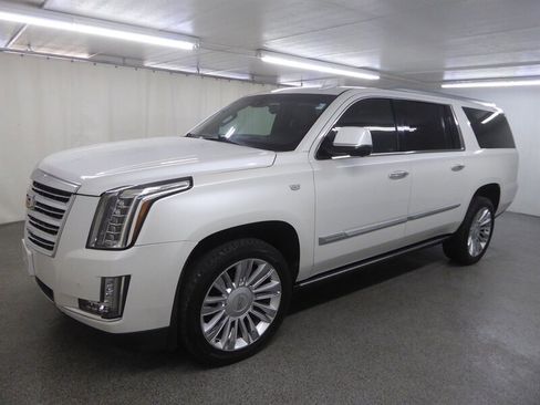 Used 2016 Cadillac Escalade ESV Platinum AWD/4WD image 3