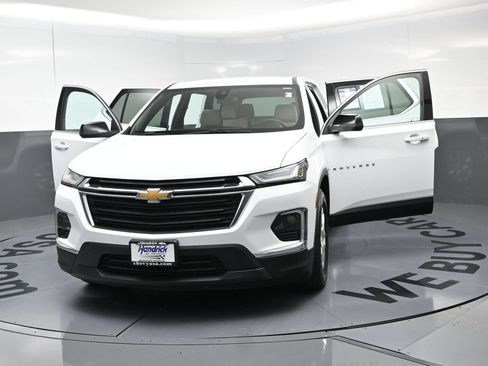 Used 2022 Chevrolet Traverse LS FWD image 22