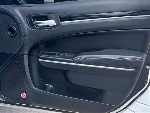 Used 2018 Chrysler 300 S w/ 300S Premium Group RWD image 22
