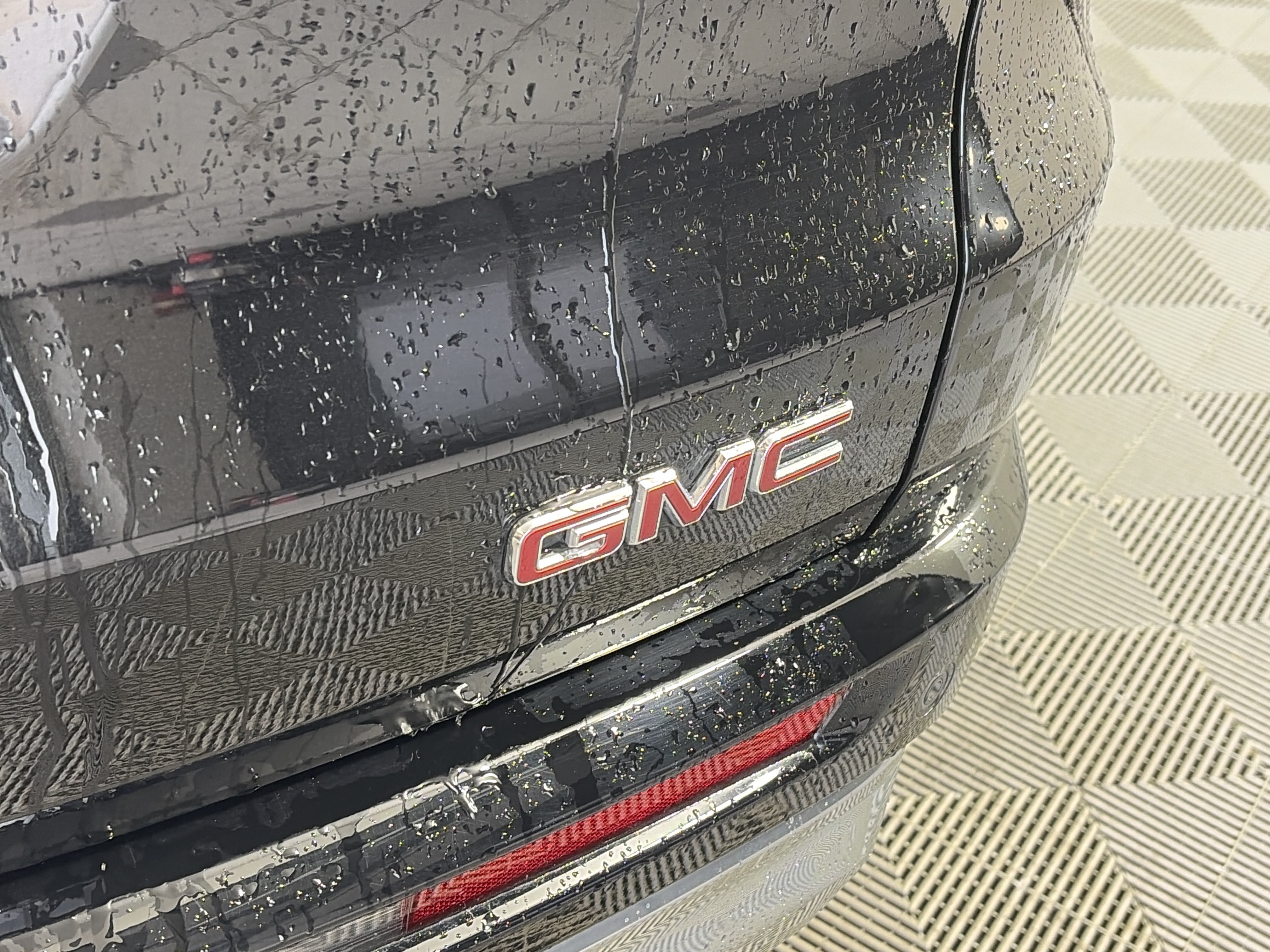 Certified 2024 GMC Acadia Denali w/ LPO, Floor Liner Package AWD/4WD image 19