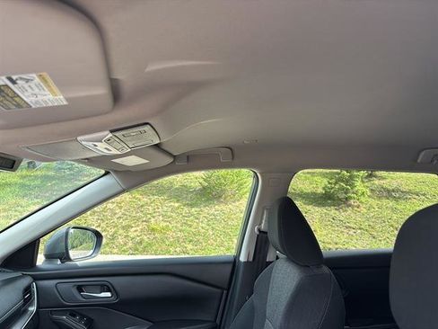 Used 2024 Nissan Rogue SV image 15