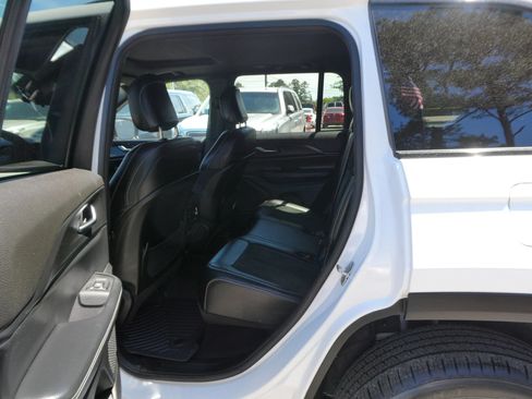 Used 2023 Jeep Grand Cherokee Altitude AWD/4WD image 31