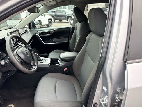 Used 2025 Toyota RAV4 XLE AWD/4WD image 12