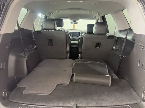 Used 2023 GMC Acadia SLT AWD/4WD image 10