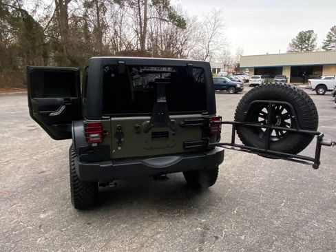 Used 2015 Jeep Wrangler Unlimited Rubicon w/ Connectivity Group image 39