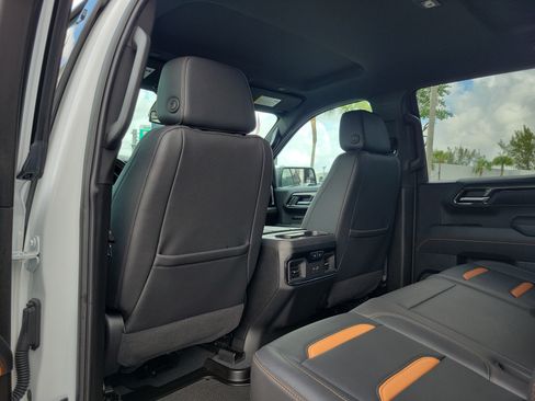 Used 2025 GMC Sierra 1500 AT4 AWD/4WD image 14