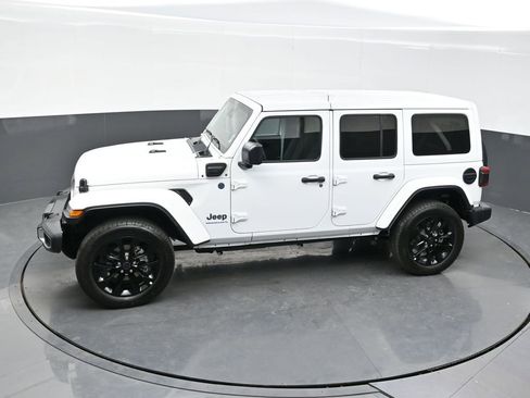 Used 2025 Jeep Wrangler Unlimited Sahara w/ Safety Group AWD/4WD image 33