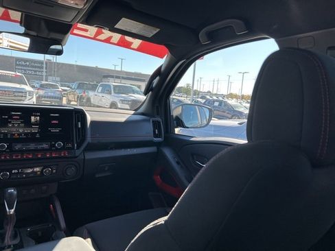 Used 2025 Nissan Frontier PRO-4X w/ Black Accent Package image 39