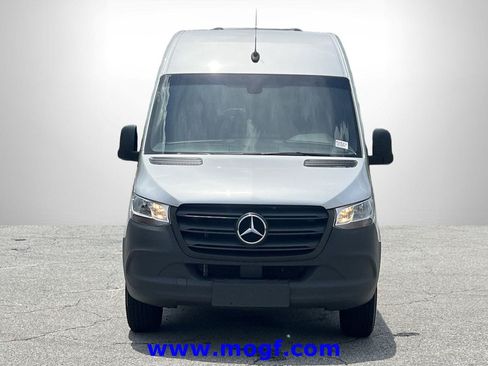 Used 2024 Mercedes-Benz Sprinter 2500 image 26