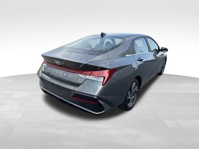 Used 2025 Hyundai Elantra SEL FWD image 8
