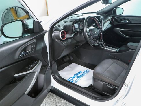Used 2024 Chevrolet Trax RS w/ Driver Confidence Package FWD image 3
