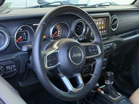 Used 2018 Jeep Wrangler Unlimited Sahara image 16