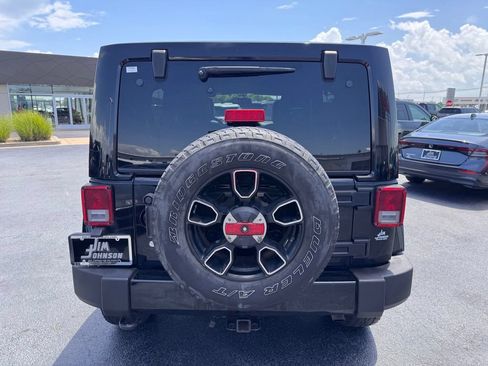 Used 2017 Jeep Wrangler Unlimited Sahara AWD/4WD image 4