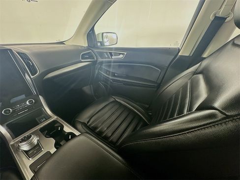 Used 2024 Ford Edge SEL image 11