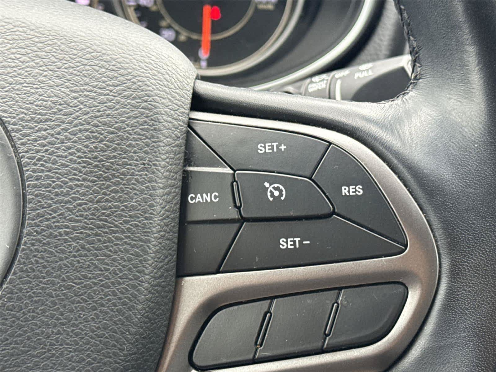 Used 2020 Jeep Cherokee Latitude Plus w/ Cold Weather Group AWD/4WD image 15