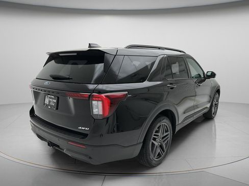 Used 2025 Ford Explorer ST-Line w/ ST-Line Street Pack AWD/4WD image 3
