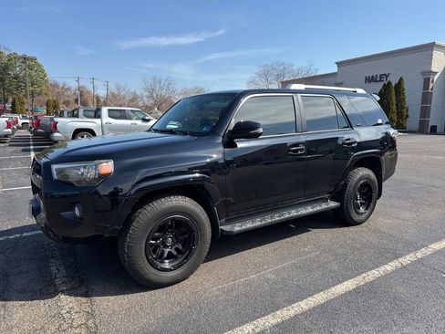 Used 2018 Toyota 4Runner SR5 Premium image 4