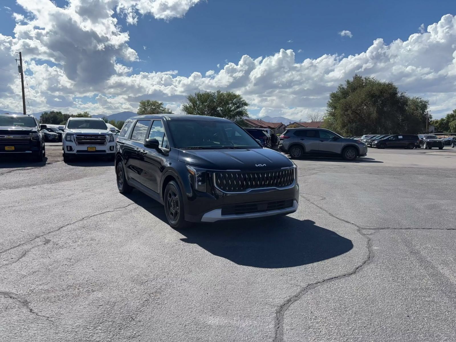 Used 2026 Kia Carnival FWD image 3