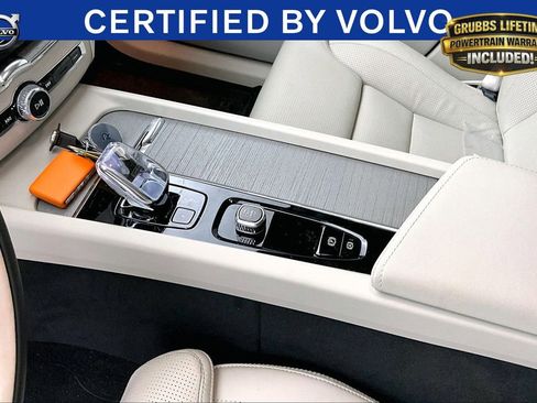 Used 2025 Volvo XC60 B5 Ultra w/ Protection Package Premier AWD/4WD image 17