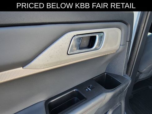 Used 2025 Ford Explorer Active AWD/4WD image 15