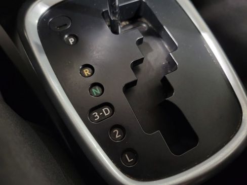 Used 2016 Toyota Yaris L image 16