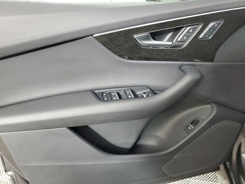 Used 2025 Audi Q7 2.0T Premium w/ Convenience Package image 18