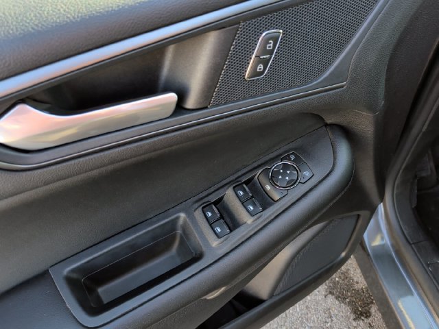Used 2020 Ford Edge SE FWD image 12