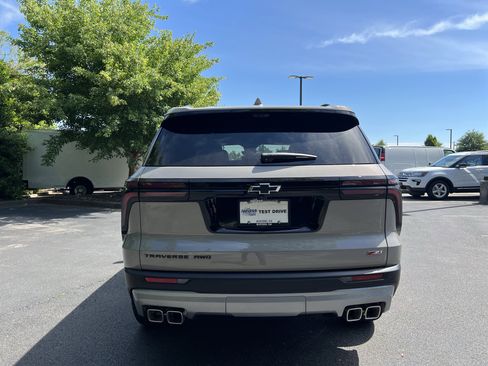 New 2026 Chevrolet Traverse Z71 w/ Enhanced Driving Package AWD/4WD image 8