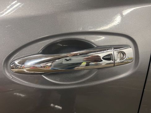 Used 2016 Nissan Rogue SV AWD/4WD image 10