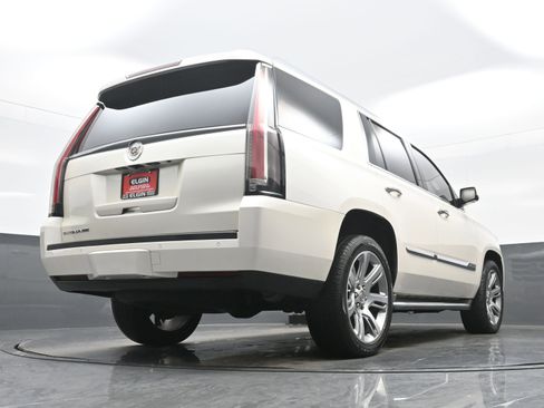 Used 2015 Cadillac Escalade Luxury image 27