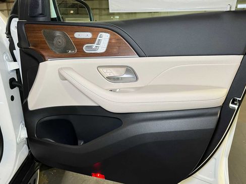 New 2025 Mercedes-Benz GLS 580 4MATIC image 10